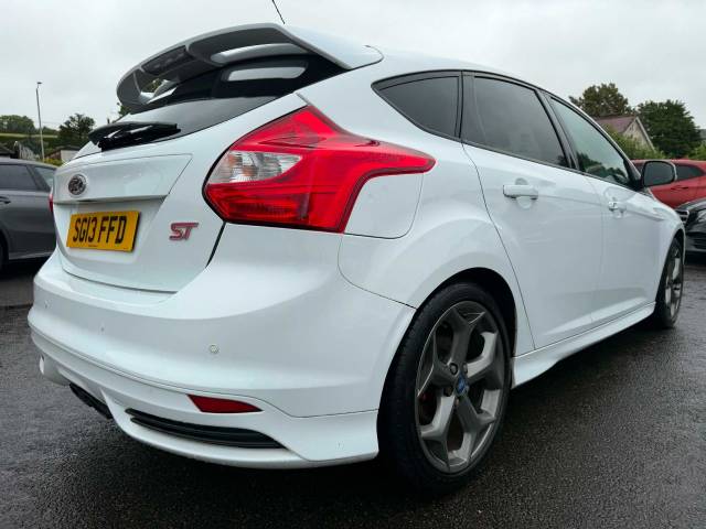 2013 Ford Focus 2.0T ST-2 5dr