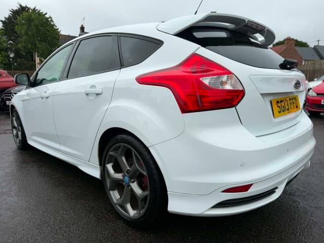 2013 Ford Focus 2.0T ST-2 5dr